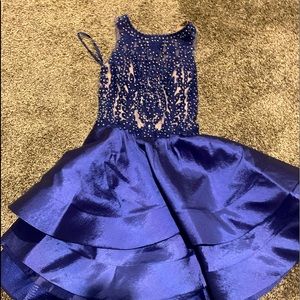 Short homecoming / prom dress.